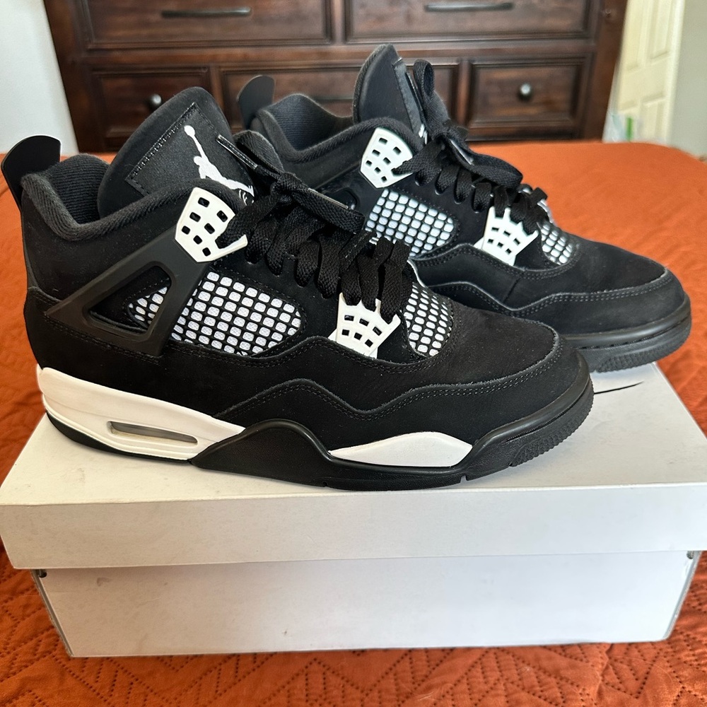 Authentic 2024 Air Jordan 4 Retro 'White Thunder’